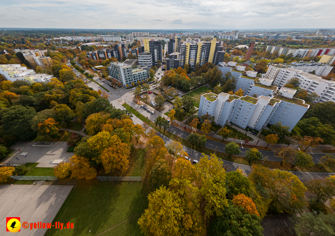 13.10.2022 - Marx-Zenrtum am Karl-Marx-Ring in Neuperlach